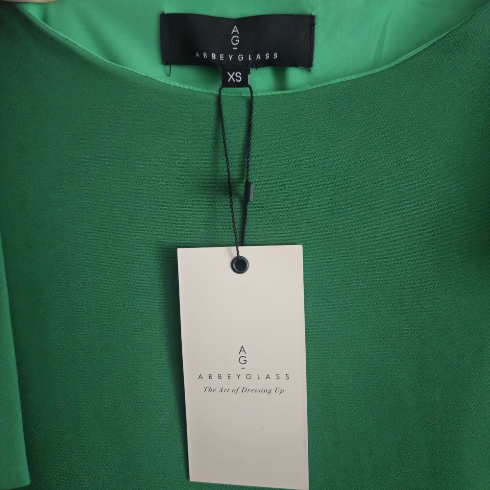 Abbey Glass Sleeveless Boat Neck Bow Shoulder Detail Shift Dress:Kelly Green: XS - Picture 6 of 13